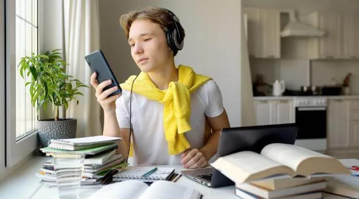 Student avoiding distractions in Toppers Diary